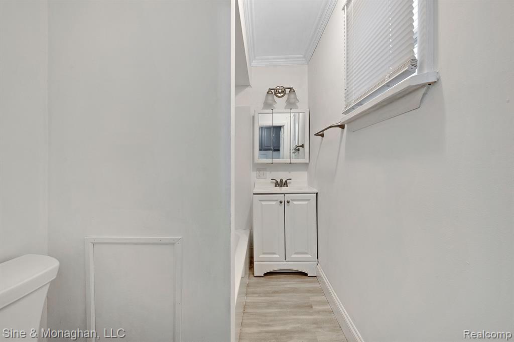 8436 CHAPP Avenue, Warren, MI 48089 — Photo 10