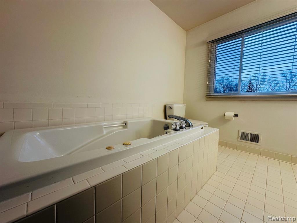 5313 SIMPSON LAKE Road, West Bloomfield, MI 48323 — Photo 10