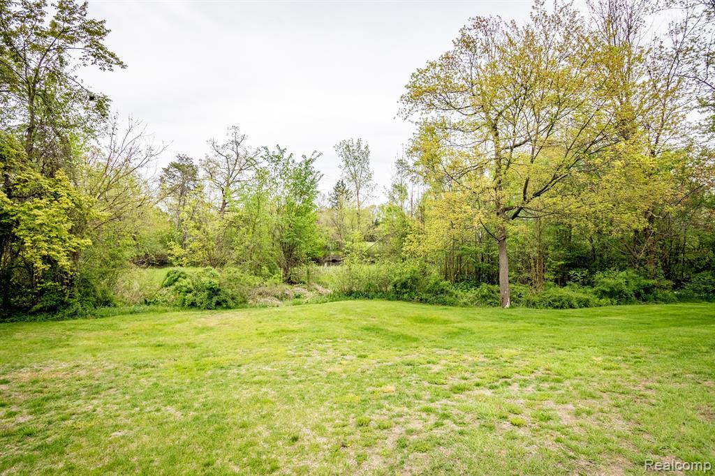 5291 HIGHLAND Road, 204, Waterford, MI 48327 — Photo 21