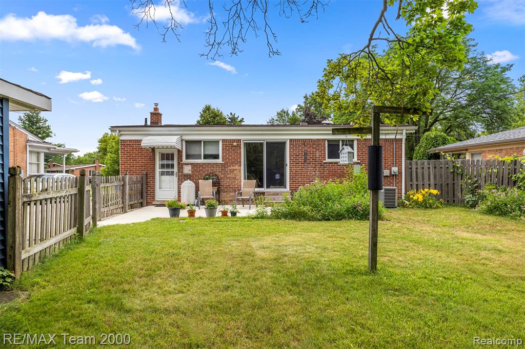 7396 N Charlesworth Street, Dearborn Heights, MI 48127 — Photo 2