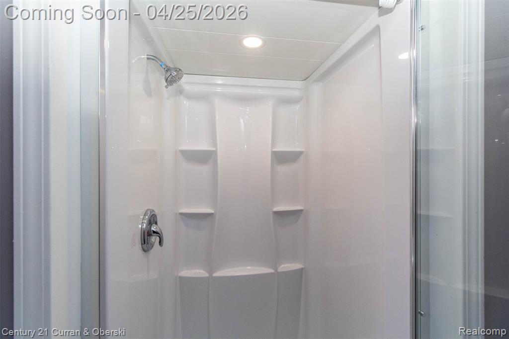 22803 Manning Street, Farmington, MI 48336 — Photo 35