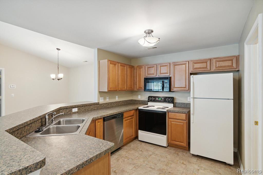 16871 DOVER Drive, Northville, MI 48168 — Photo 10