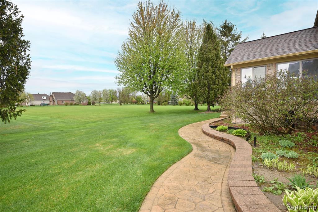 4297 SPRINGBROOK Drive, Sterling Heights, MI 48314 — Photo 41