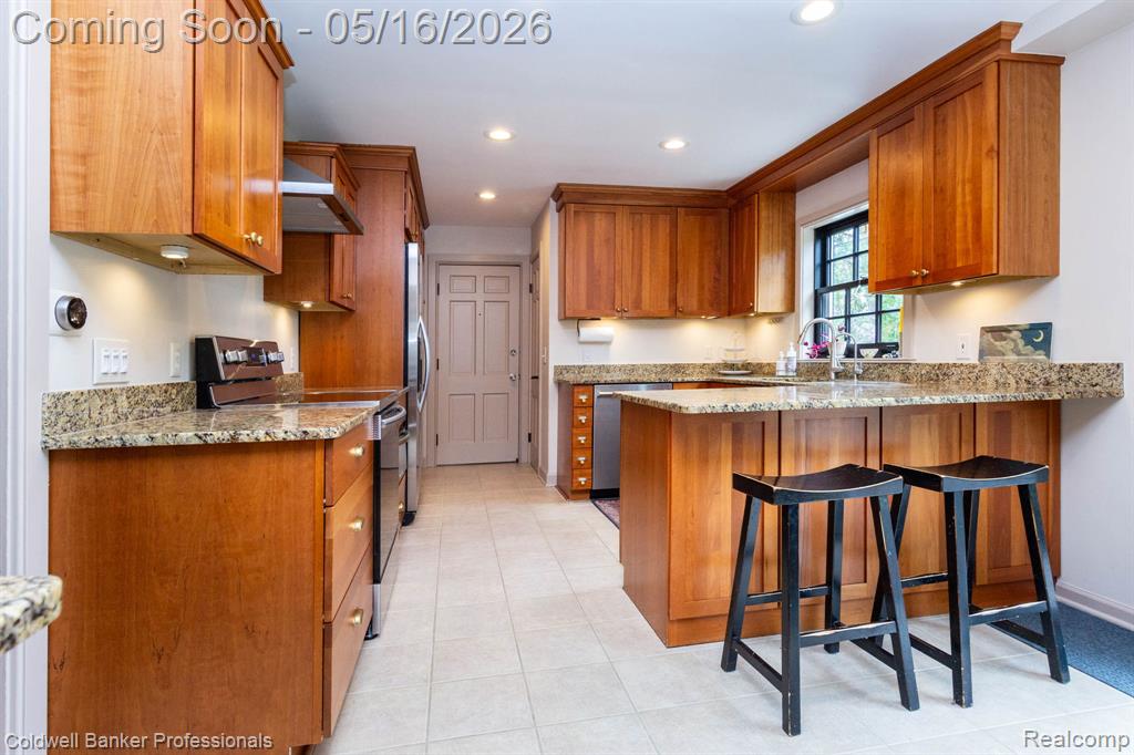 605 Apple Hill Lane, Rochester Hills, MI 48306 — Photo 16