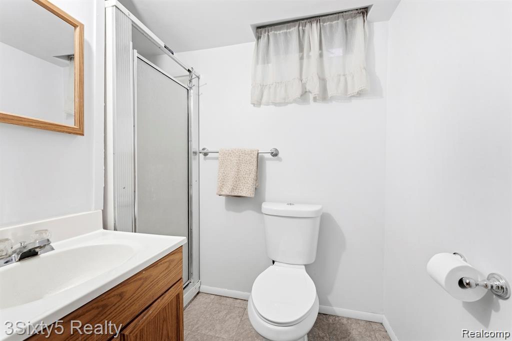 5048 Glenis Street, Dearborn Heights, MI 48125 — Photo 9
