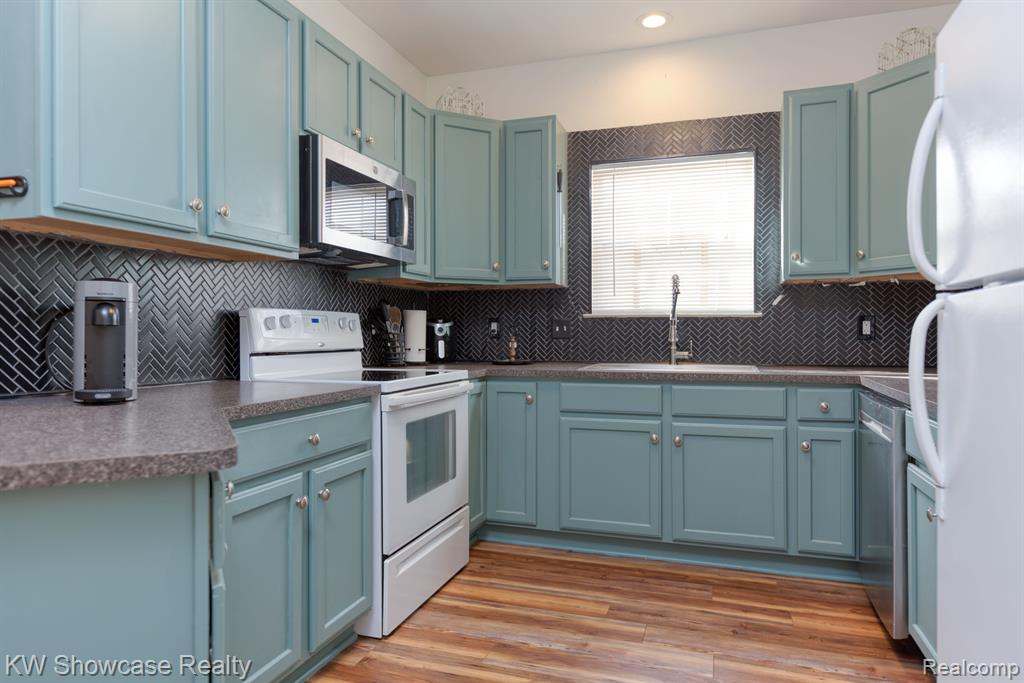 6200 ADDINGTON Drive, Commerce Twp, MI 48390 — Photo 7