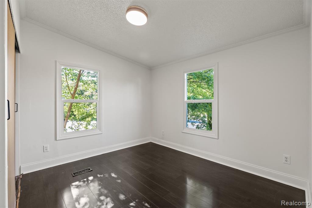 2900 Hensman Street, Keego Harbor, MI 48320 — Photo 19