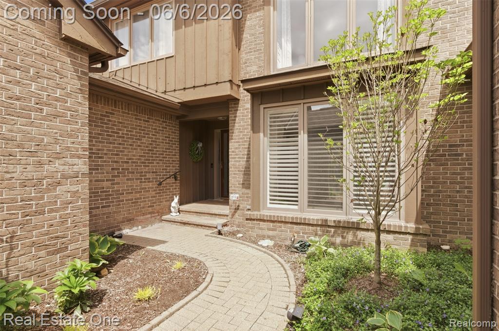 23910 Trailwood Court, 82, Bingham Farms, MI 48025 — Photo 4