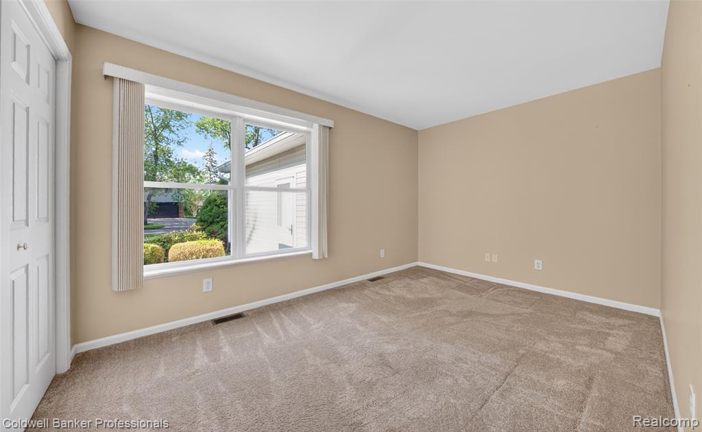 2470 Winkleman Drive, Waterford, MI 48329 — Photo 24