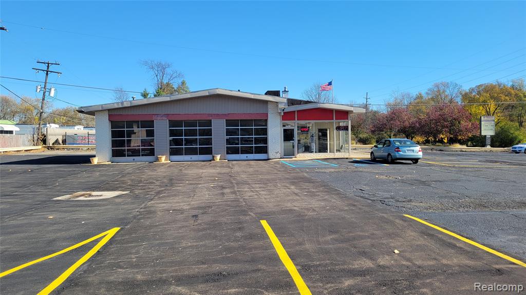 32704 Grand River Avenue, Farmington, MI, 48336