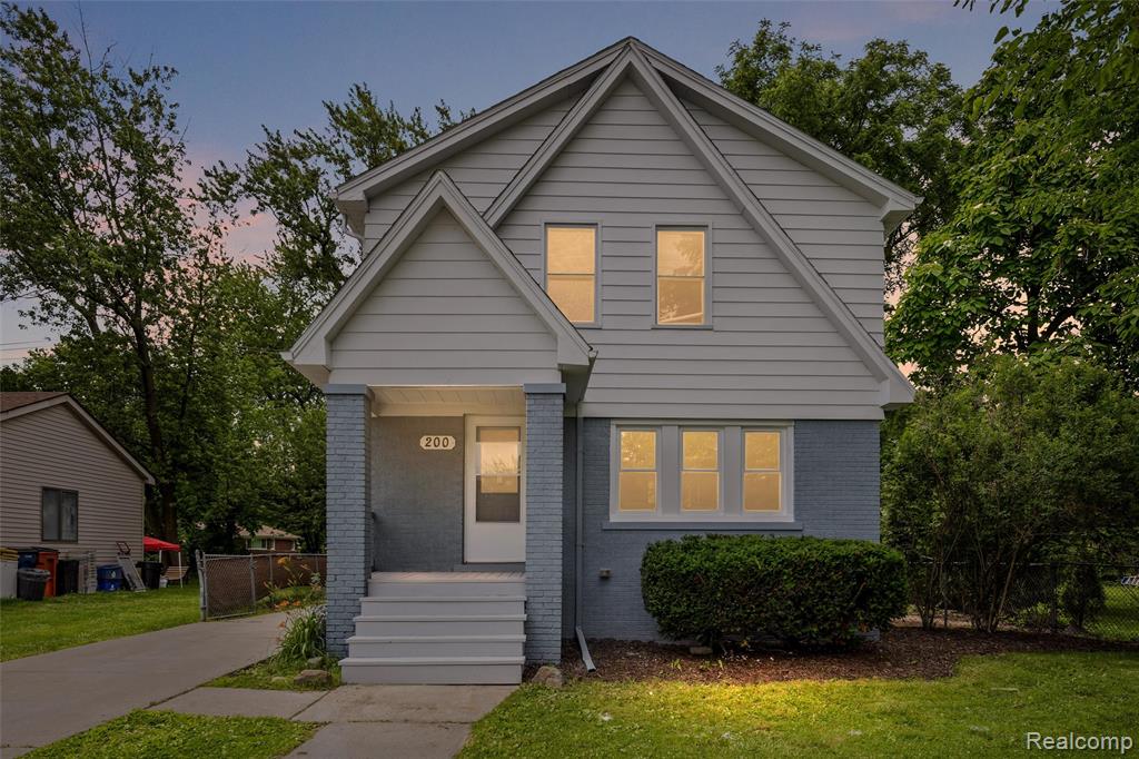 200 Alice Avenue, Bloomfield Hills, MI 48302