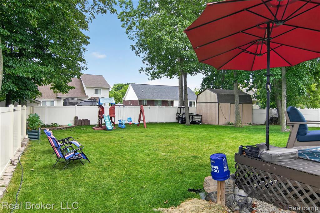 15156 Oak Valley Lane, Monroe, MI 48161 — Photo 48