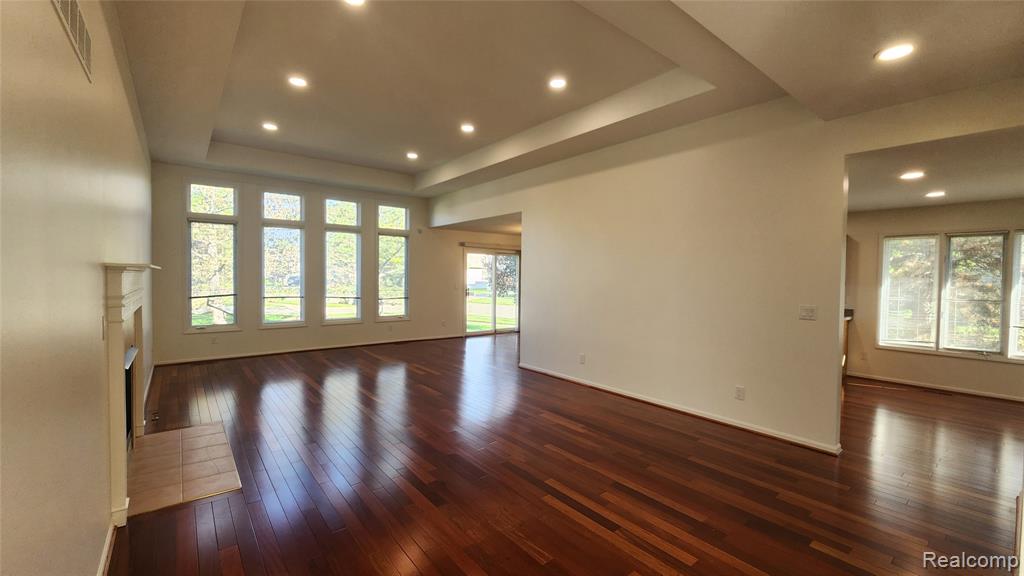 40201 RIVERBEND Drive, Sterling Heights, MI 48310 — Photo 5