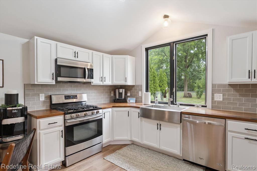8416 Arlis Avenue, Commerce Twp, MI 48382 — Photo 10