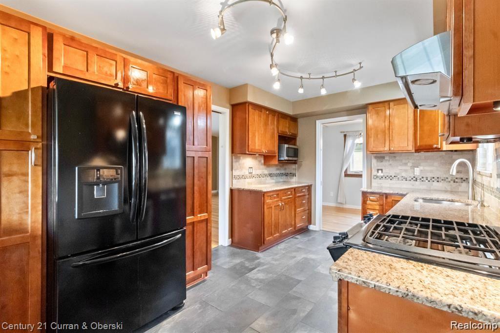 6723 PLAINFIELD Street, Dearborn Heights, MI 48127 — Photo 7