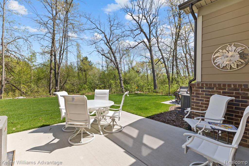 836 Addison Circle, Walled Lake, MI 48390 — Photo 38