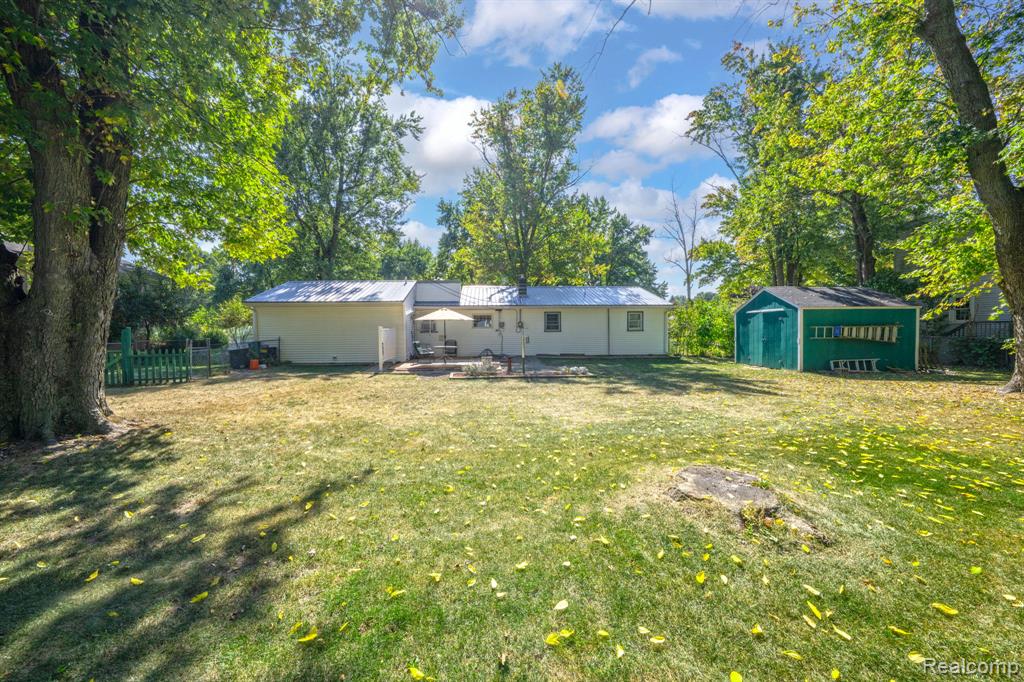 957 Miller Road N, Lake Orion, MI 48362 — Photo 35