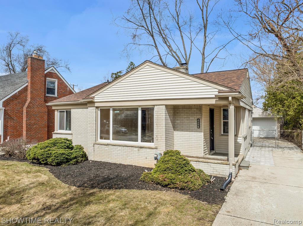 4256 BUCKINGHAM Road, Royal Oak, MI 48073 — Photo 23