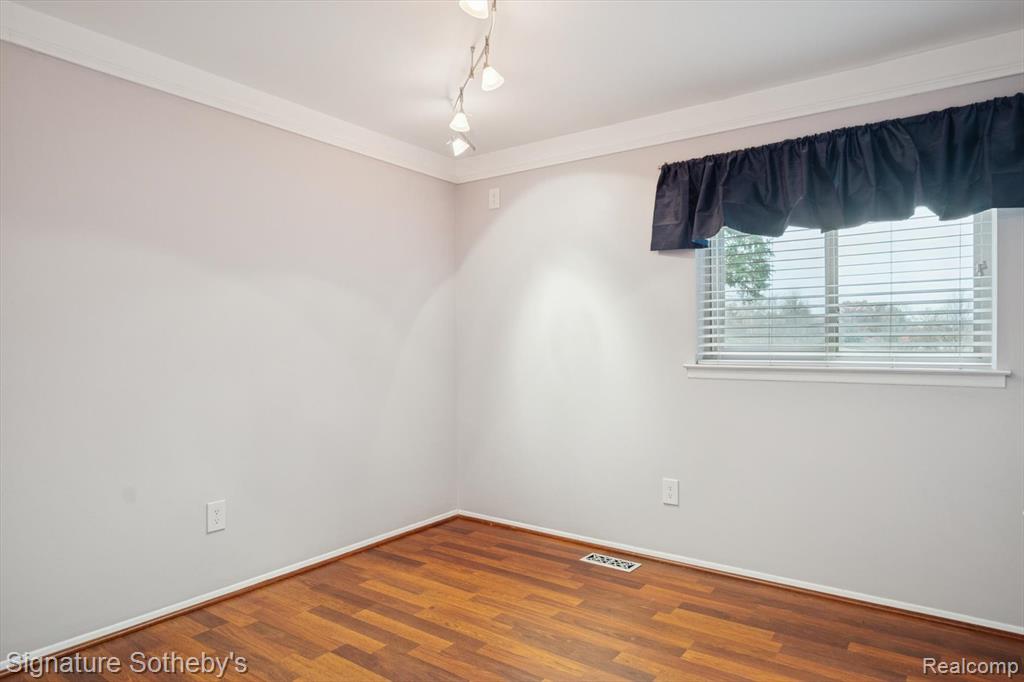 4254 Halkirk Drive, Waterford, MI — Photo 22