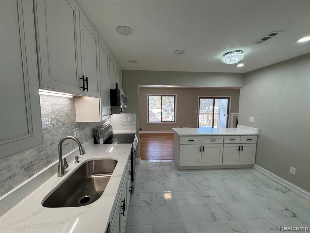 7490 S Brynmawr Court, West Bloomfield, MI — Photo 17