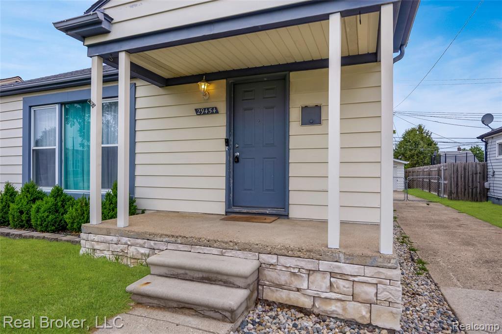 29454 Barton Street, Garden City, MI — Photo 4