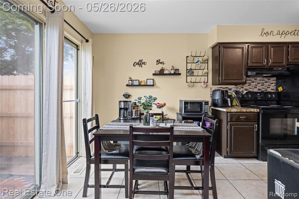 7736 Lake Ridge Drive, Waterford, MI 48327 — Photo 9