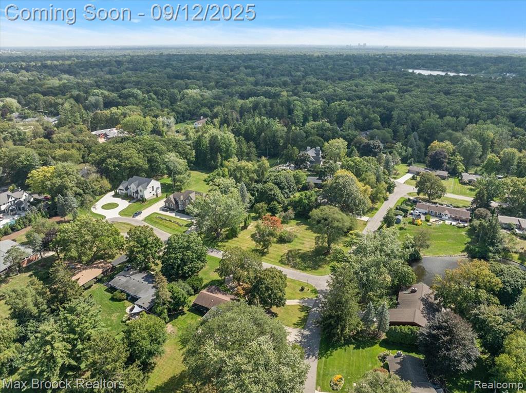 1027 Joanne Court, Bloomfield Hills, MI 48302 — Photo 17