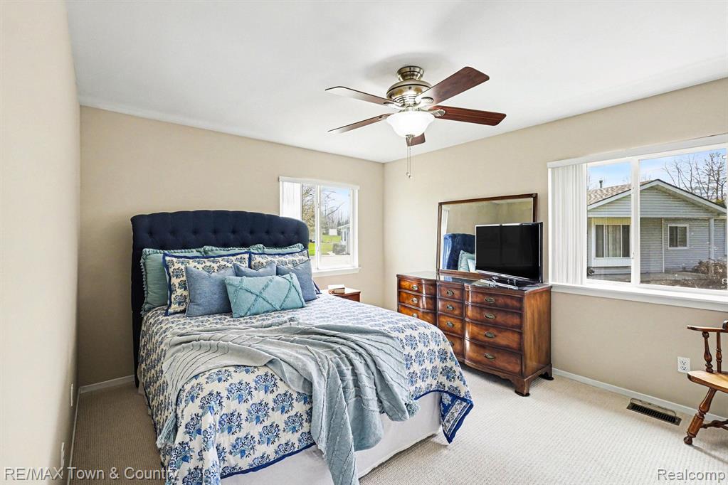 9358 Parkview Circle, Grand Blanc, MI 48439 — Photo 10