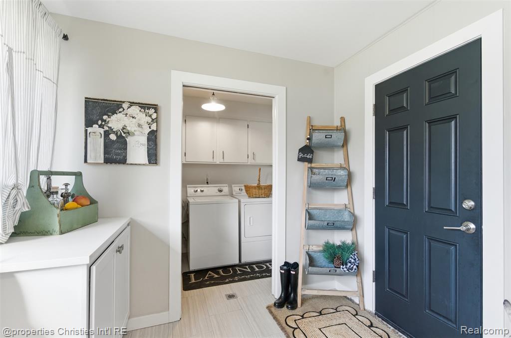 4305 Meadowlane Court, Bloomfield Hills, MI 48304 — Photo 25