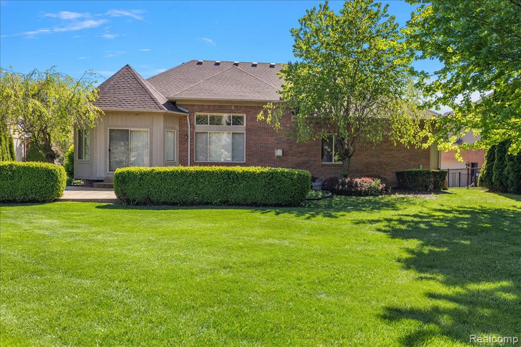 49763 Decker Drive, Shelby Twp, MI 48317 — Photo 8