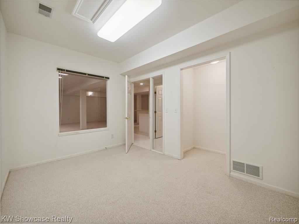 61011 EVERGREEN, South Lyon, MI 48178 — Photo 42