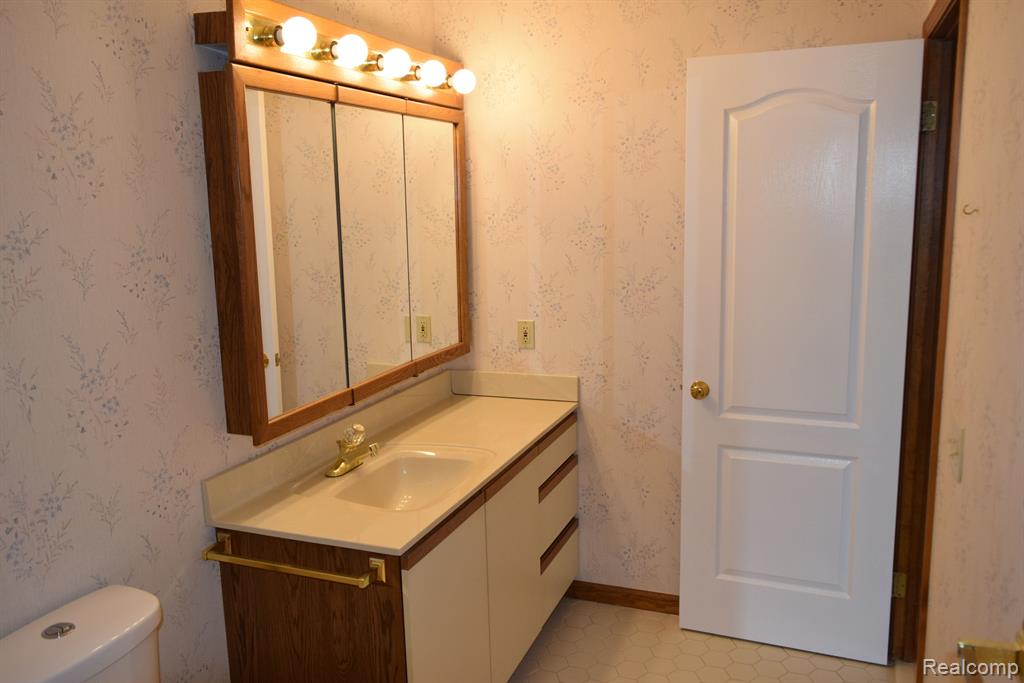 5599 Hickory Circle, Flushing, MI 48433 — Photo 21