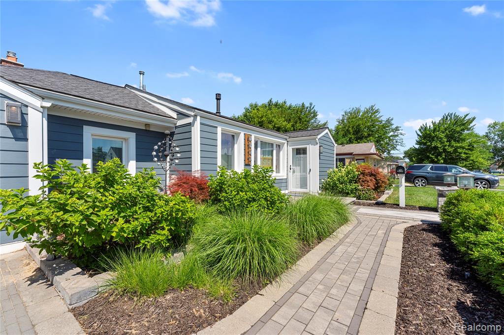 6917 Belton Street, Garden City, MI — Photo 3