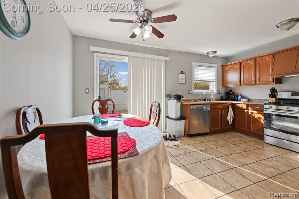 18516 Aldrin Avenue, Brownstown, MI 48193 — Photo 24