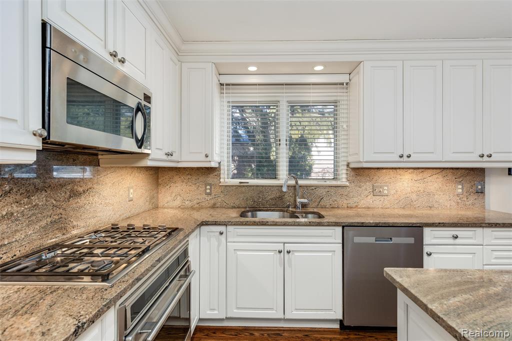 4260 Wabeek Lake Drive S, Bloomfield Hills, MI 48302 — Photo 13
