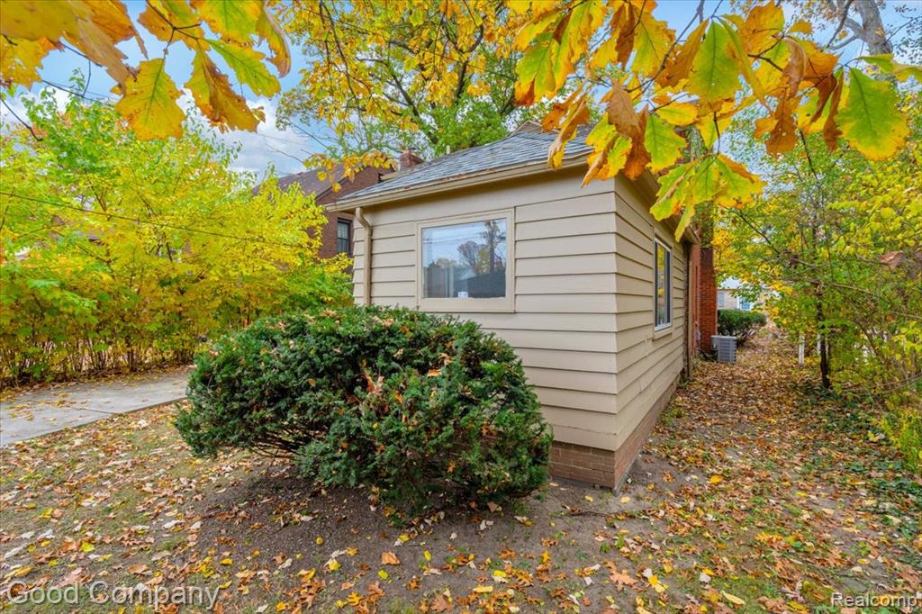 2564 WOODSTOCK Drive, Highland Park, MI 48203 — Photo 37