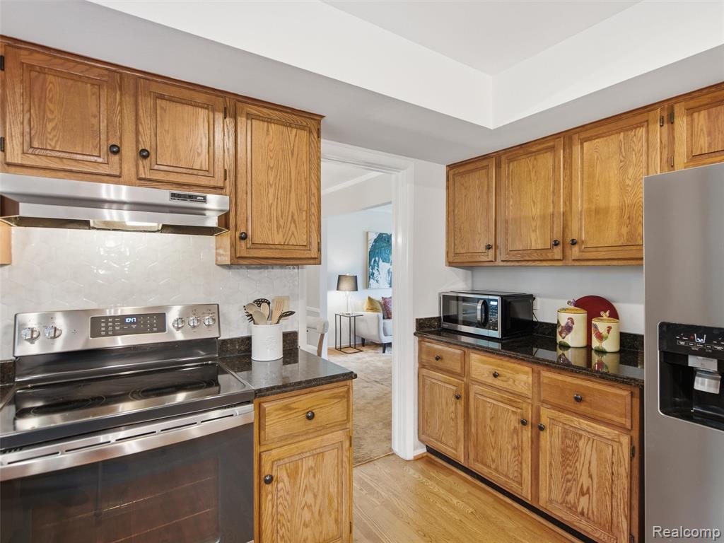 4367 Yorktown Drive, West Bloomfield, MI 48323 — Photo 22