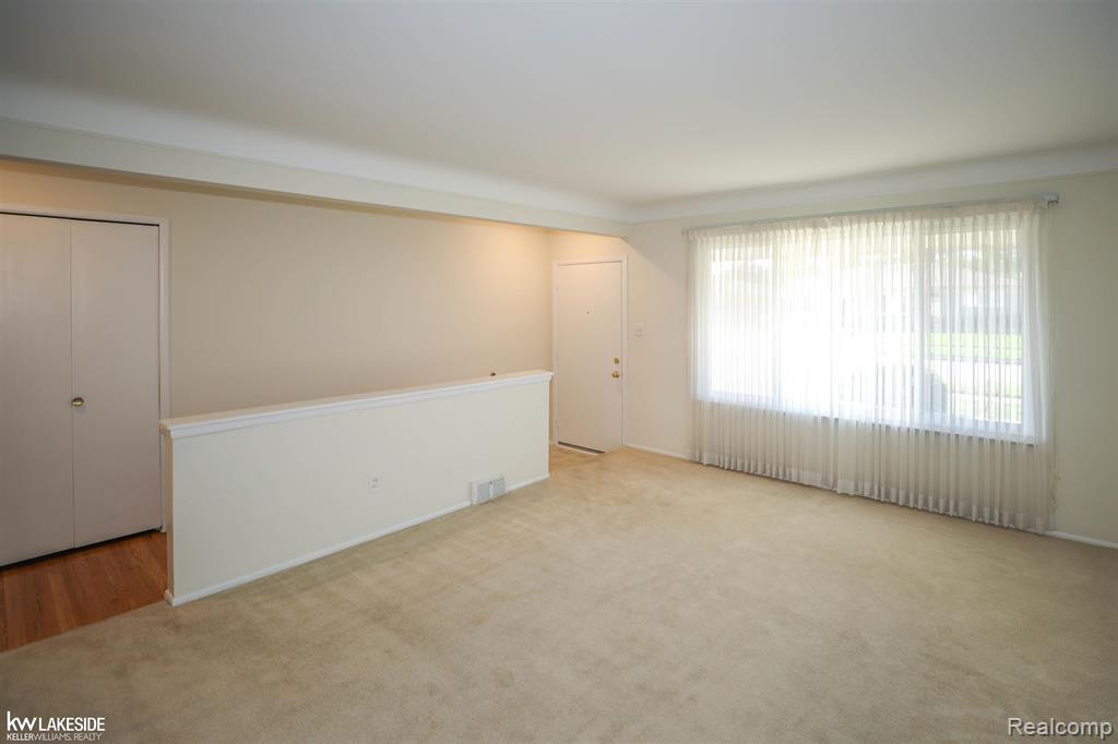 13325 Iowa Drive, Warren, MI 48088 — Photo 6