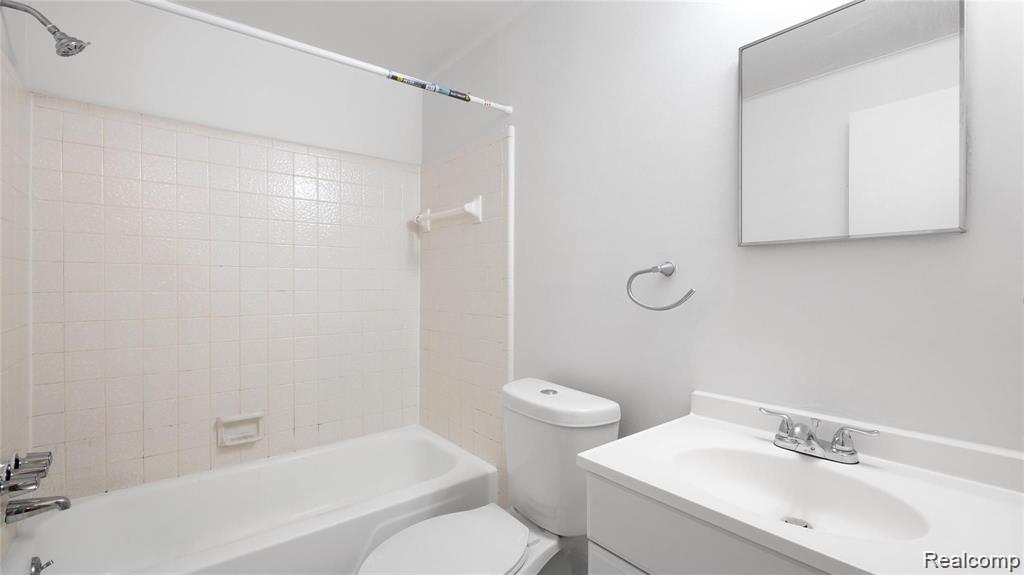 8336 Hickory Drive, Sterling Heights, MI 48312 — Photo 13