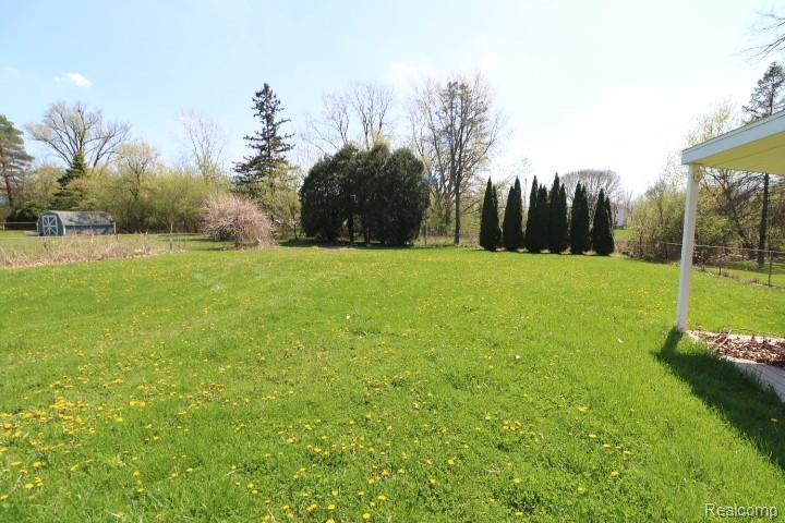 5482 Shamrock Lane, Flint, MI 48506 — Photo 16