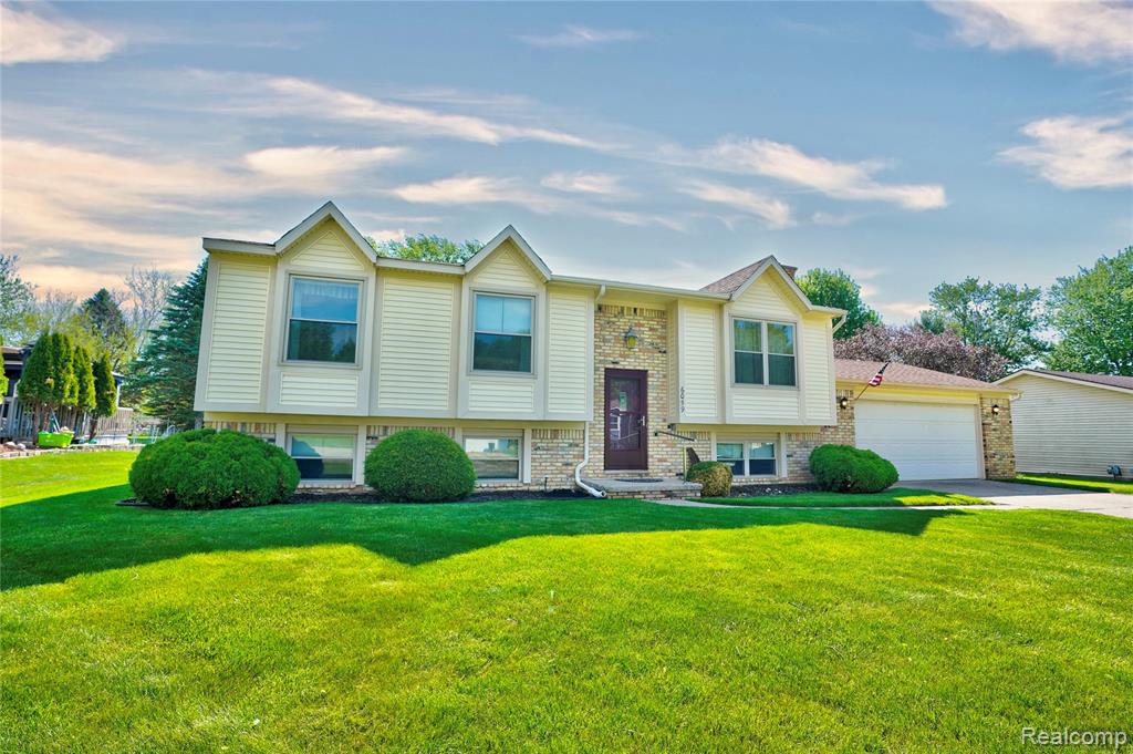 6059 Stockbridge Commons Trail, Grand Blanc, MI 48439 — front exterior