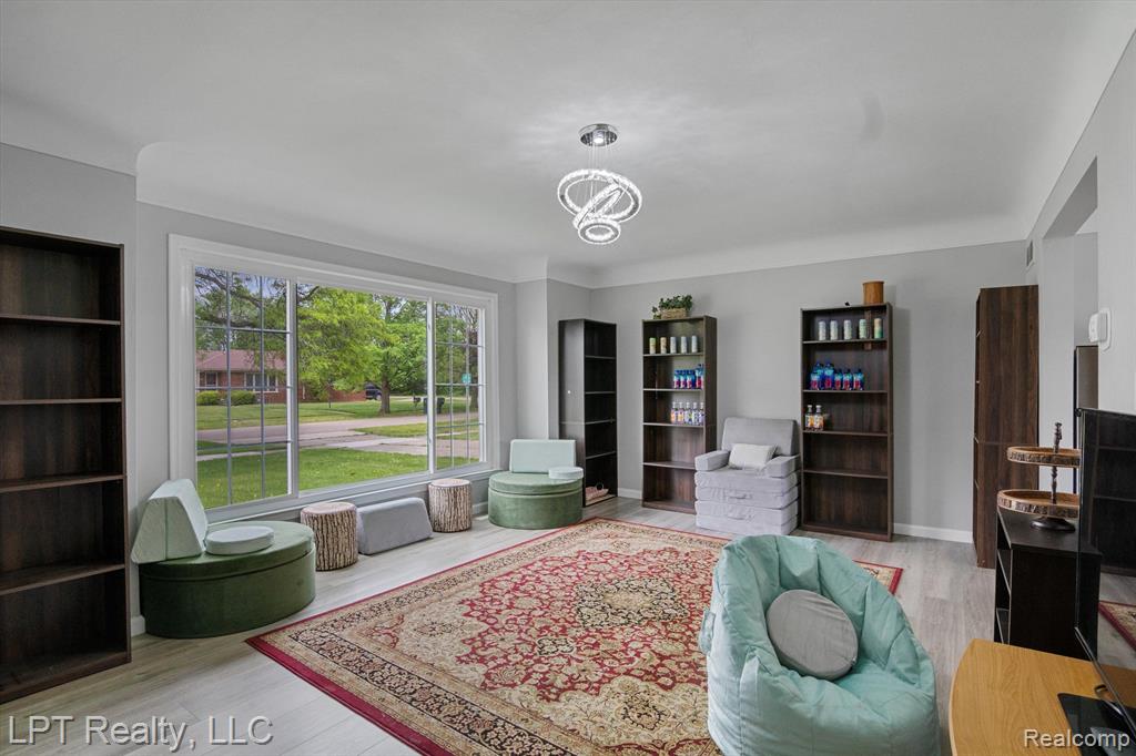 18441 ROSELAND Boulevard, Lathrup Village, MI 48076 — Photo 9