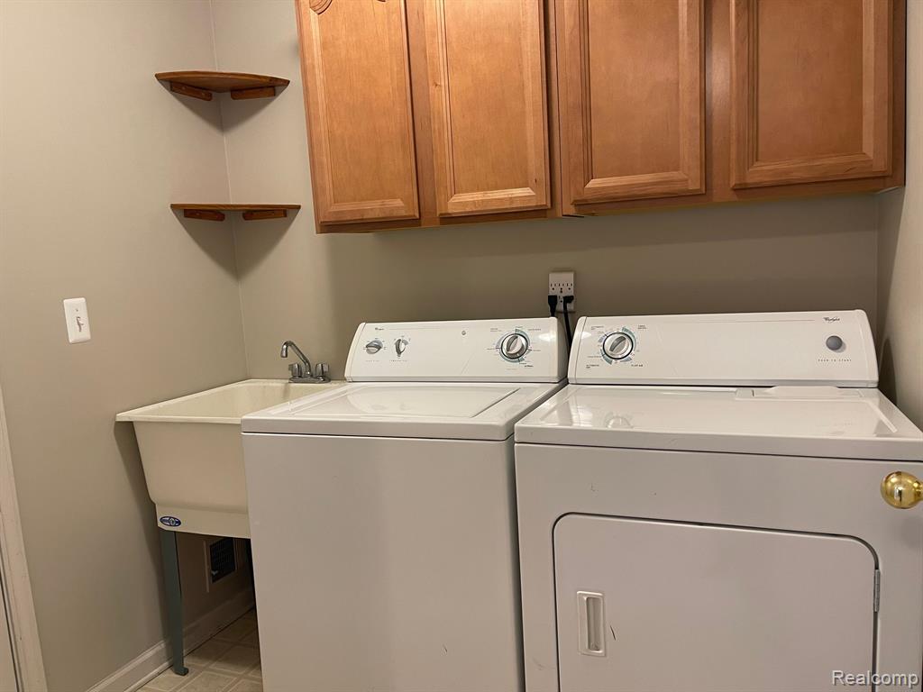 9102 ALEXA Drive, Walled Lake, MI 48390 — Photo 10