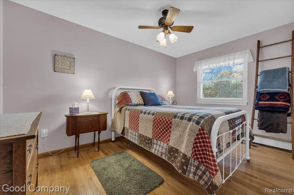 745 HOGARTH Avenue, Waterford, MI 48328 — Photo 17