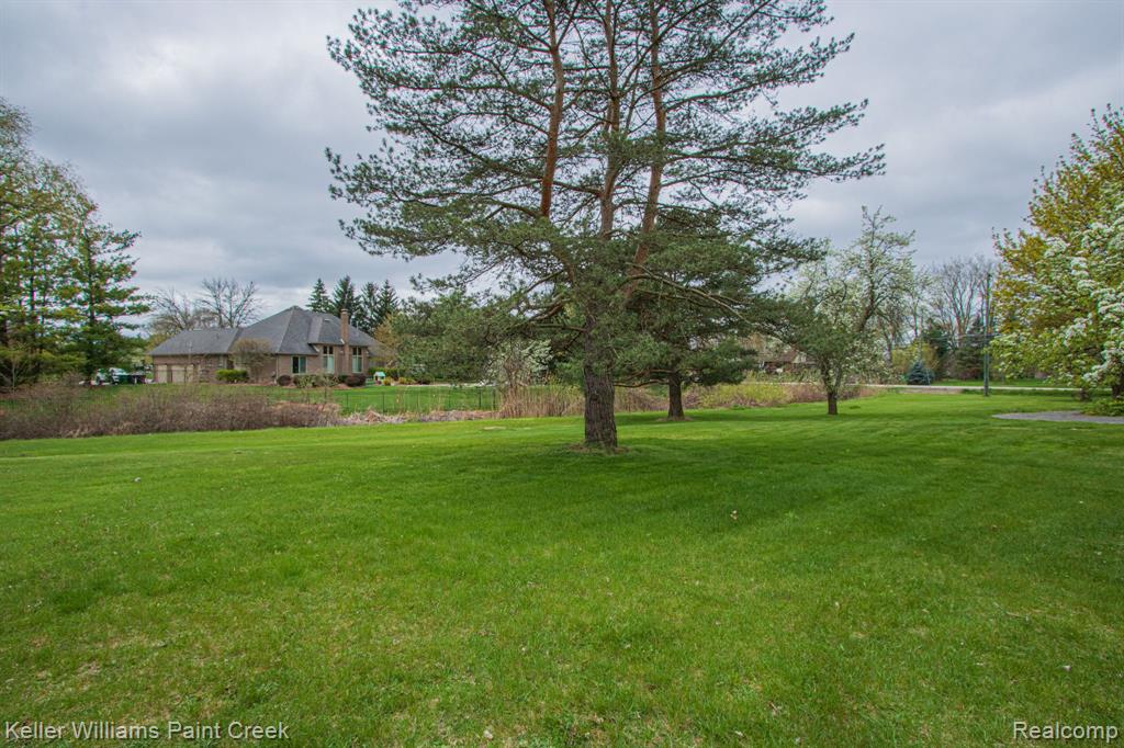 53330 SCHOENHERR Road, Shelby Twp, MI 48315 — Photo 33
