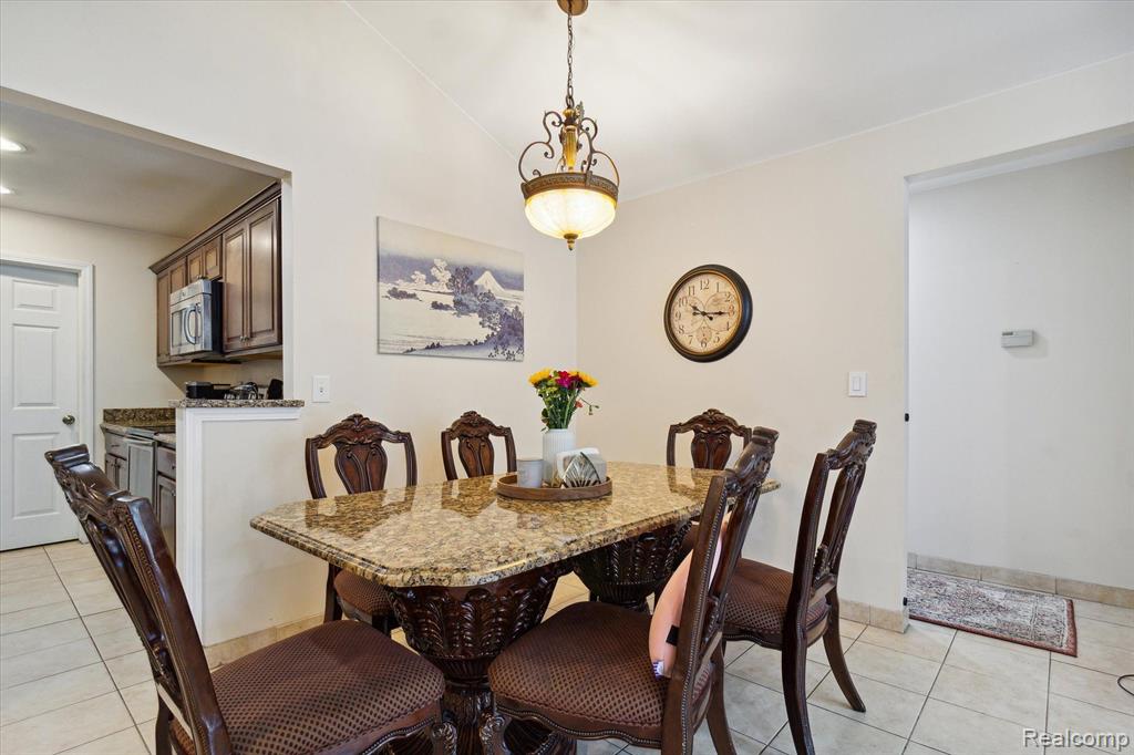 4174 BERKSHIRE Drive, Sterling Heights, MI 48314 — Photo 13