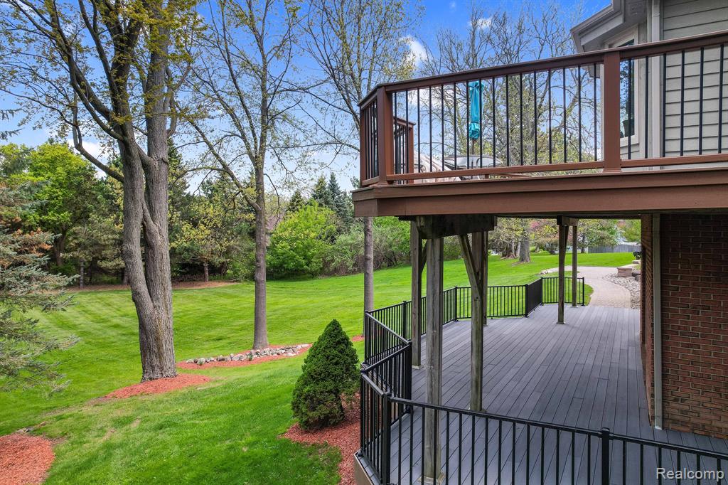 8261 STAGHORN Trail, Clarkston, MI 48348 — Photo 17