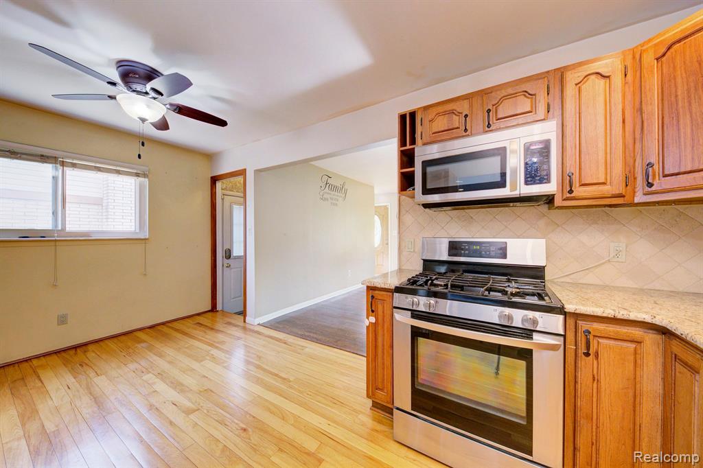 8246 FORREST Drive, Canton, MI 48187 — Photo 8