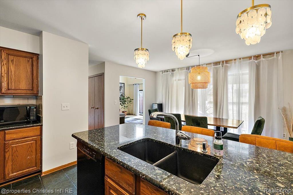 8241 LAKE PINE Drive, Commerce Twp, MI 48382 — Photo 15