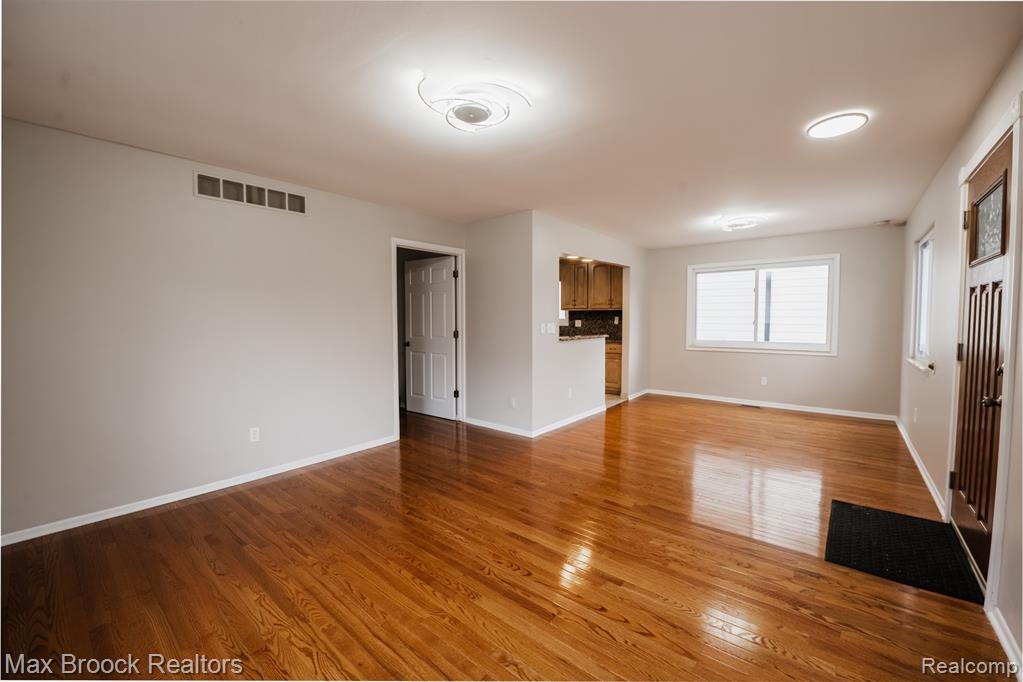 5528 SUNNYCREST Drive, West Bloomfield, MI 48323 — Photo 5